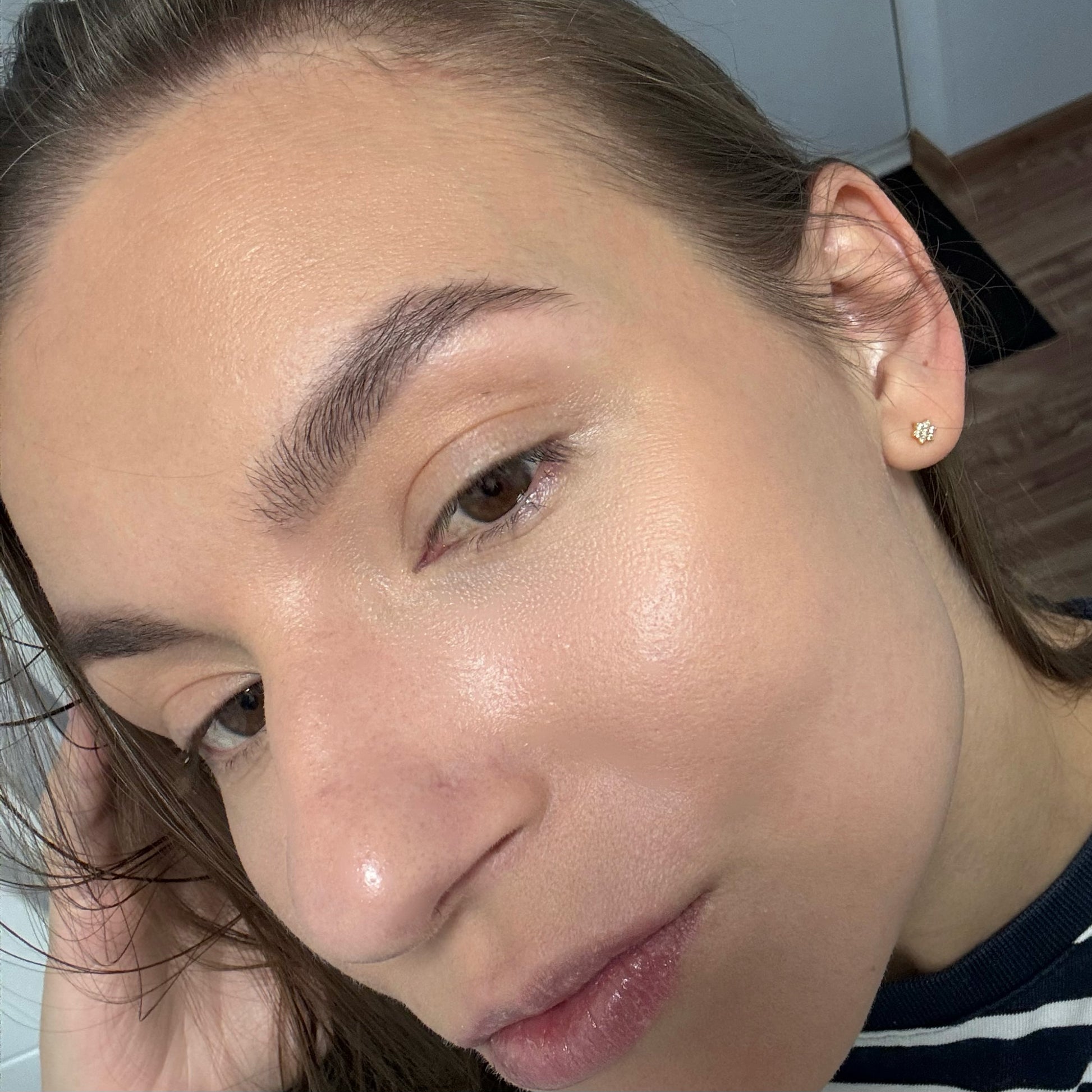 UNÉ - antakių pieštukas