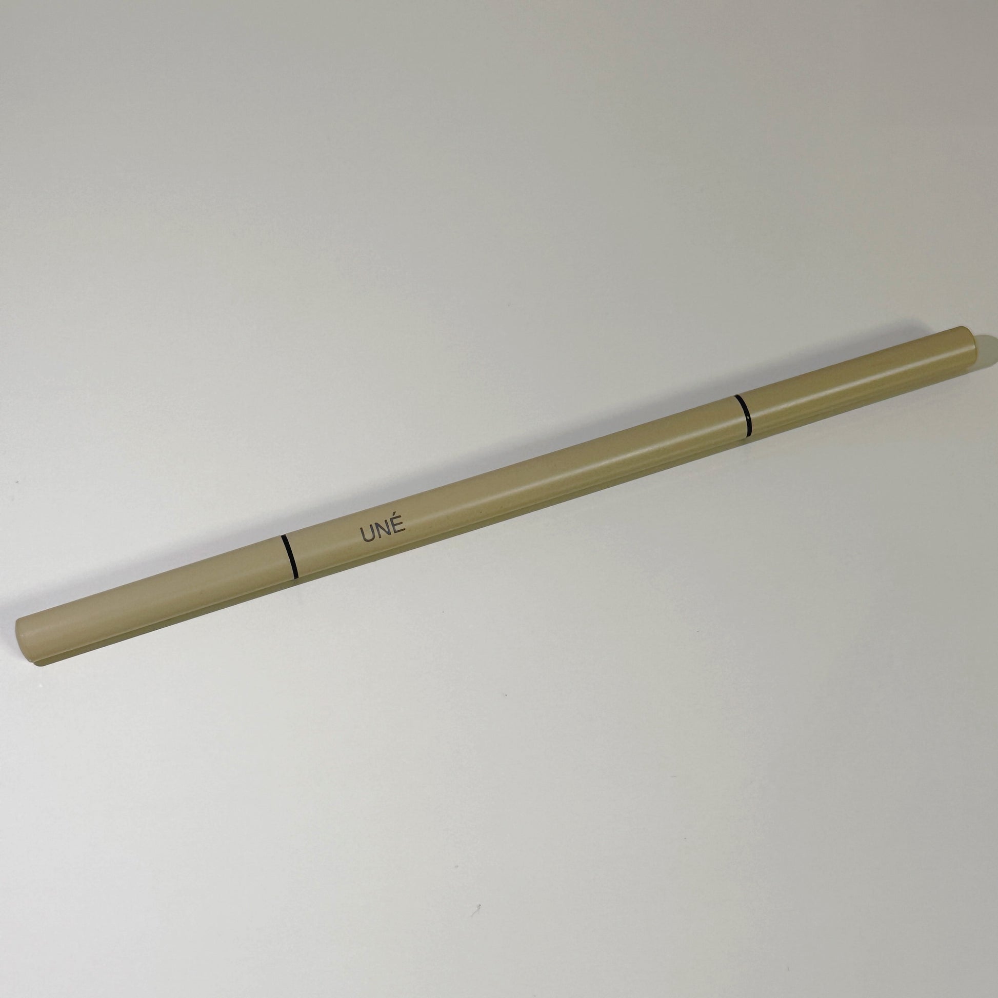 UNÉ - antakių pieštukas